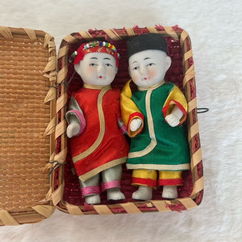 Vintage Japanese Asian Boy & Girl Dolls In Original Basket Case 1960's Dolls